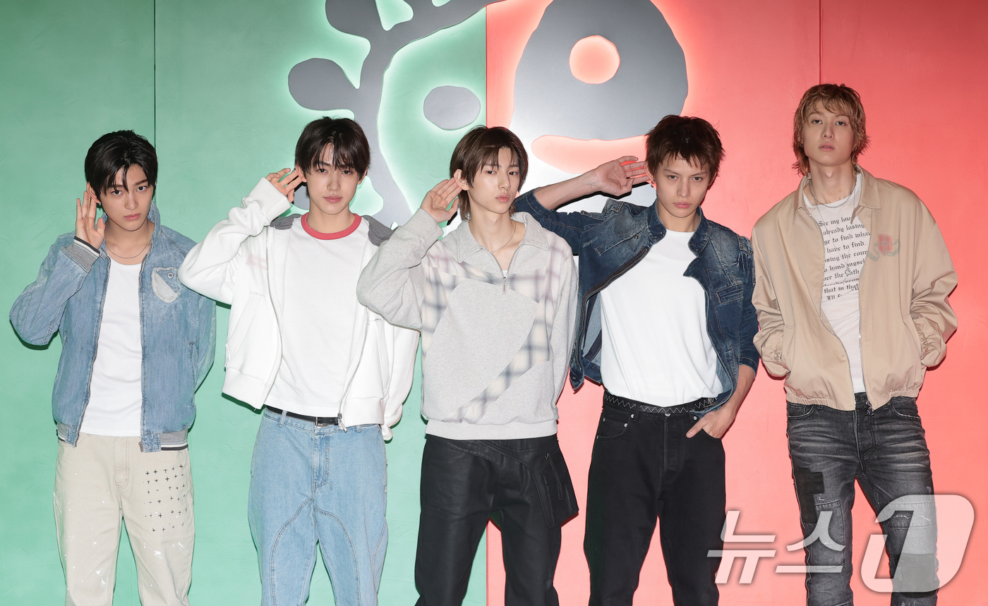 그룹 코르티스(CORTIS) 건호(왼쪽부터)와 성현, 주훈, 제임스, 마틴 ⓒ 뉴스1 권현진 기자