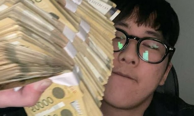 Rapper Rich Iggy Sparks Outrage Over Mocking Former President Roh Moo-hyun; Concert Cancelled Rapper Rich Iggy Sparks Outrage Over Mocking Former President Roh Moo-hyun; Concert Cancelled
