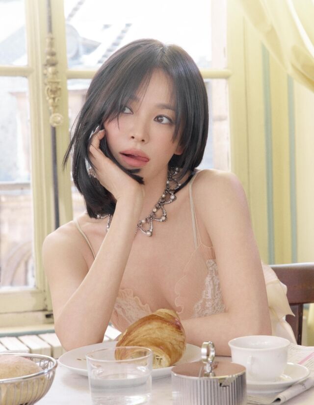 Song Hye Kyo Stuns in Bold and Elegant "B-Cut" Photoshoot! Song Hye Kyo Stuns in Bold and Elegant