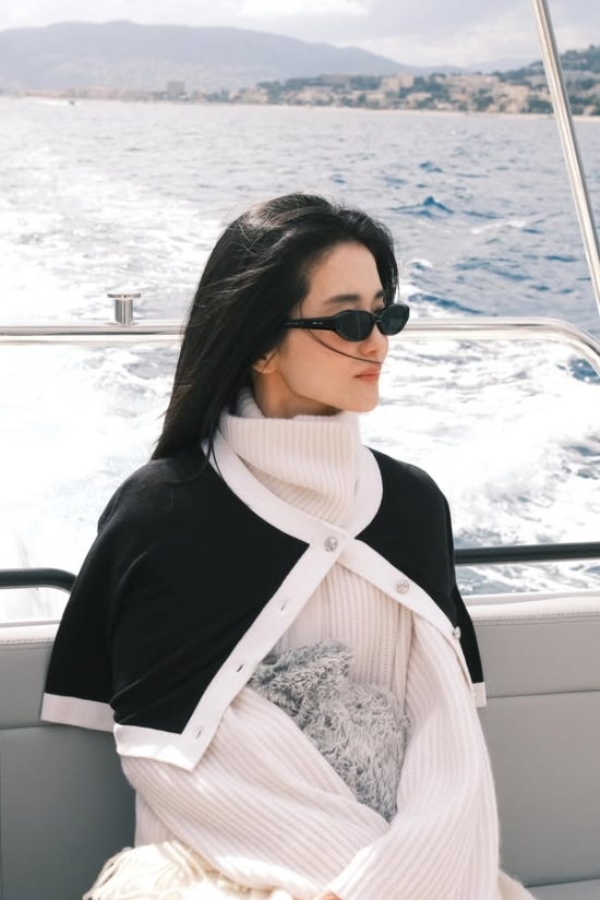 Cannes After 10 Years! Kim Tae-ri Returns with an Incredible Actress Aura Cannes After 10 Years! Kim Tae-ri Returns with an Incredible Actress Aura