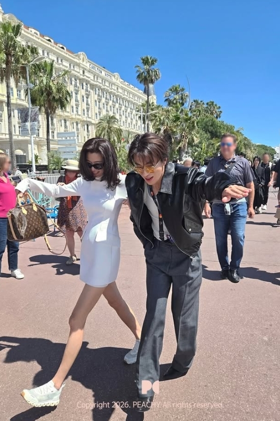 Jun Ji-hyun and Koo Kyo-hwan Show Off Unexpected "Bestie" Chemistry at Cannes! Jun Ji-hyun and Koo Kyo-hwan Show Off Unexpected