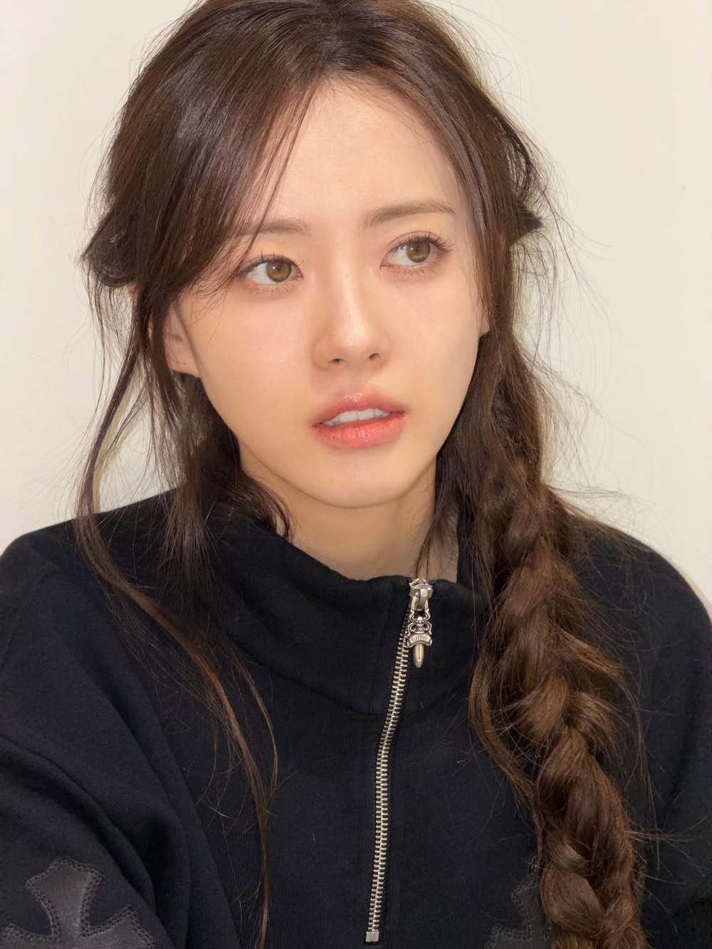 Go Ara Shows Off Her Natural Beauty: "My Hidden Double Eyelids Are Back!" Go Ara Shows Off Her Natural Beauty: