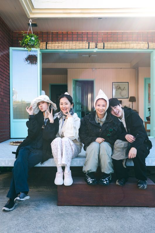 Yum Jung Ah, Kim Sun Young, Kang Yoo Seok, Noh Yoon Seo Join ‘Sisters’ Direct Delivery 3’ – Get Ready for Real Family Chemistry! Yum Jung Ah, Kim Sun Young, Kang Yoo Seok, Noh Yoon Seo Join ‘Sisters’ Direct Delivery 3’ – Get Ready for Real Family Chemistry!