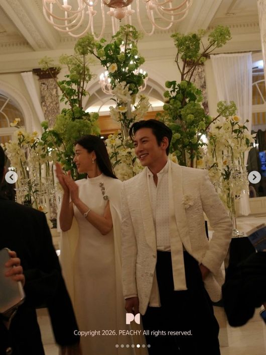 Jun Ji-hyun Shows Off Playful Side with Koo Kyo-hwan, Conquering Cannes in a Mini Dress and Sneakers! 2 20260520093554511yean