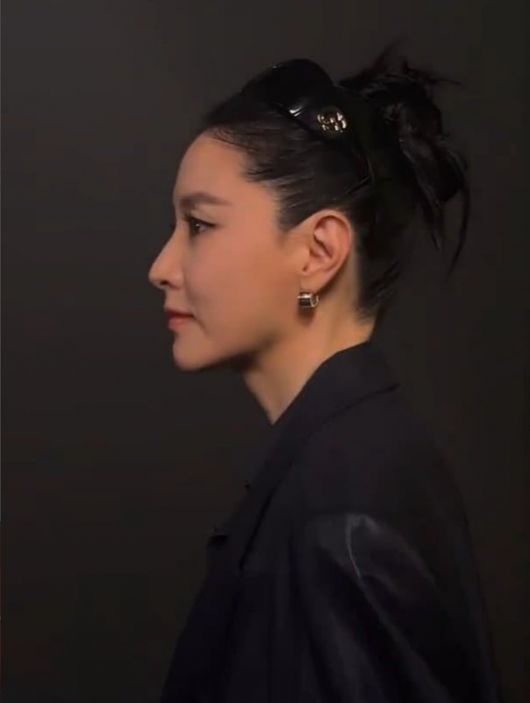 Lee Young-ae Stuns in Slicked-Back Hair and Fishnets: The Hippest 55-Year-Old! 4 20260520174119708ccou