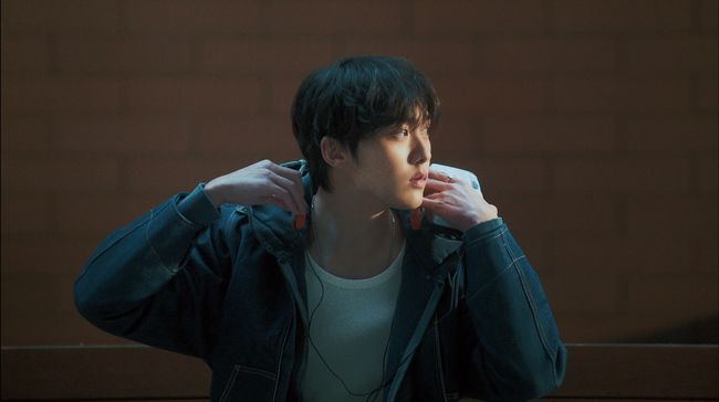 Yoon San Ha Makes a Comeback After 10 Months with the Most Authentic 'NO REASON' Yoon San Ha Makes a Comeback After 10 Months with the Most Authentic 'NO REASON'