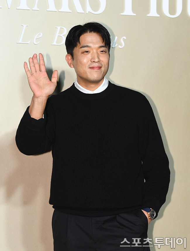 "Sue Us"? Chef Ahn Sung-jae's Restaurant Mosu Seoul Under Fire Over 70 Million Won Valet Accident