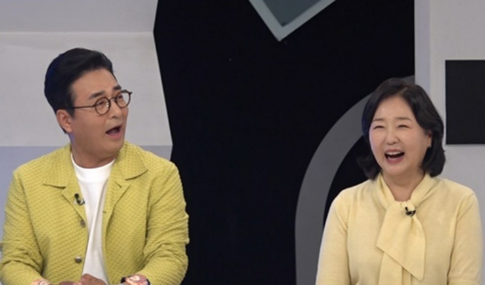 "Original Handsome Comedian" Bae Dong-sung Reveals He and His Wife Suffer From the Same Health Issues on "Perfect Life"
