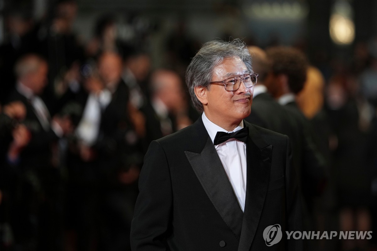Park Chan-wook's New Western 'The Brigands of Rattlecreek' Makes a Mysterious Debut at Cannes! Park Chan-wook's New Western 'The Brigands of Rattlecreek' Makes a Mysterious Debut at Cannes!