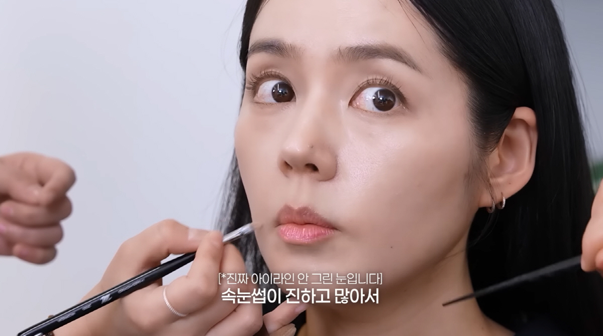 45-Year-Old Han Ga-in Reveals the Secret to Her Doll-Like Eyes: No Eyeliner Tattoos, Just Natural Lashes! 45-Year-Old Han Ga-in Reveals the Secret to Her Doll-Like Eyes: No Eyeliner Tattoos, Just Natural Lashes!