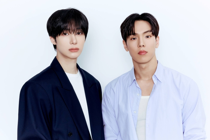 From left, Hyungwon and Shownu.
