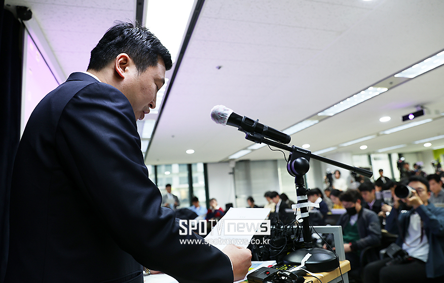 Kim Soo-hyun's Side Shocked as Lawyer for Late Kim Sae-ron's Family Becomes a Suspect Kim Soo-hyun's Side Shocked as Lawyer for Late Kim Sae-ron's Family Becomes a Suspect