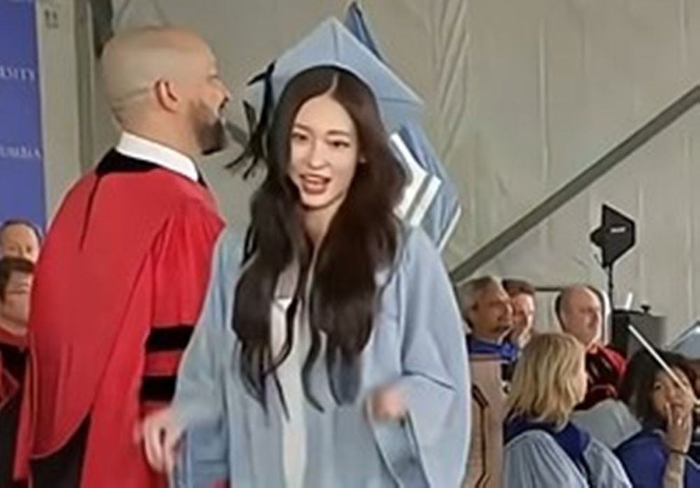 Chaebol 4th Gen Idol Annie Spotted at Columbia University Graduation! Chaebol 4th Gen Idol Annie Spotted at Columbia University Graduation!