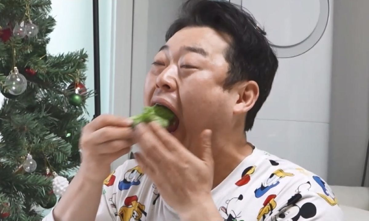 Lee Sun-min Opens Up About Living in Semi-Basements and Gosiwons: The Ultra-Frugal Life of a 10-Year Unknown (I Live Alone) Lee Sun-min Opens Up About Living in Semi-Basements and Gosiwons: The Ultra-Frugal Life of a 10-Year Unknown (I Live Alone)