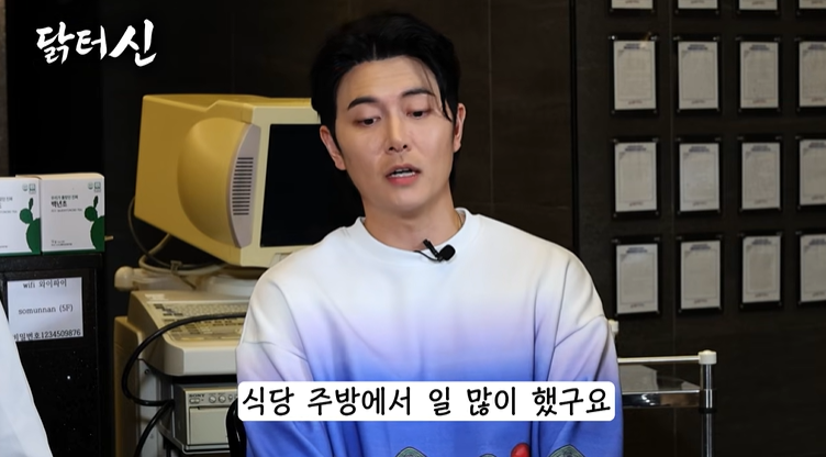 노란 수영복에 섹시한 몸매 어필하는 존예 처자