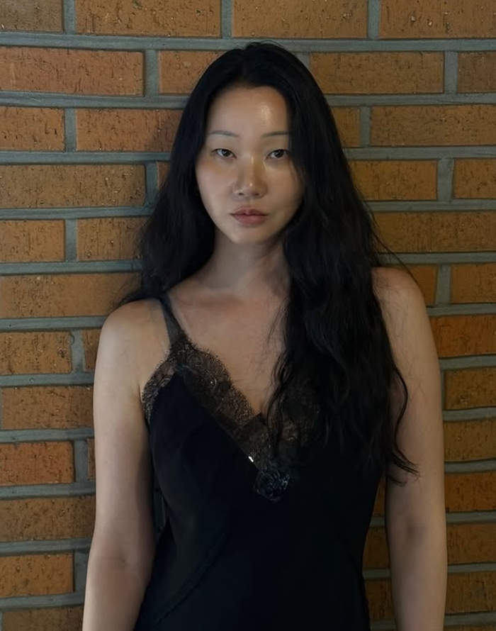 Jang Yoon-ju Shows Off Top Model Vibes with an Unrivaled Aura Jang Yoon-ju Shows Off Top Model Vibes with an Unrivaled Aura