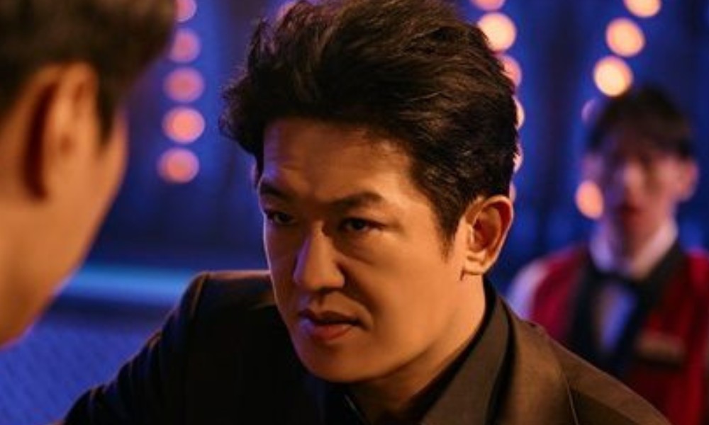 노란 수영복에 섹시한 몸매 어필하는 존예 처자