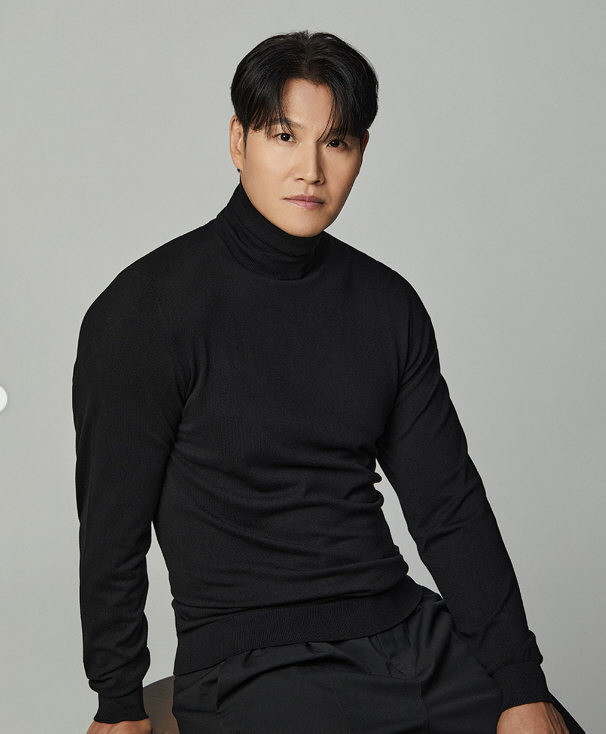 Kim Jong Kook Stuns with New Profile Photos: Bold Jacket Look Showcases "Explosive Masculinity" Post-Marriage 2 20260523091656158yibv