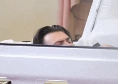 술꾼 아들에게 가짜 장례식 몰카.gif | 인스티즈