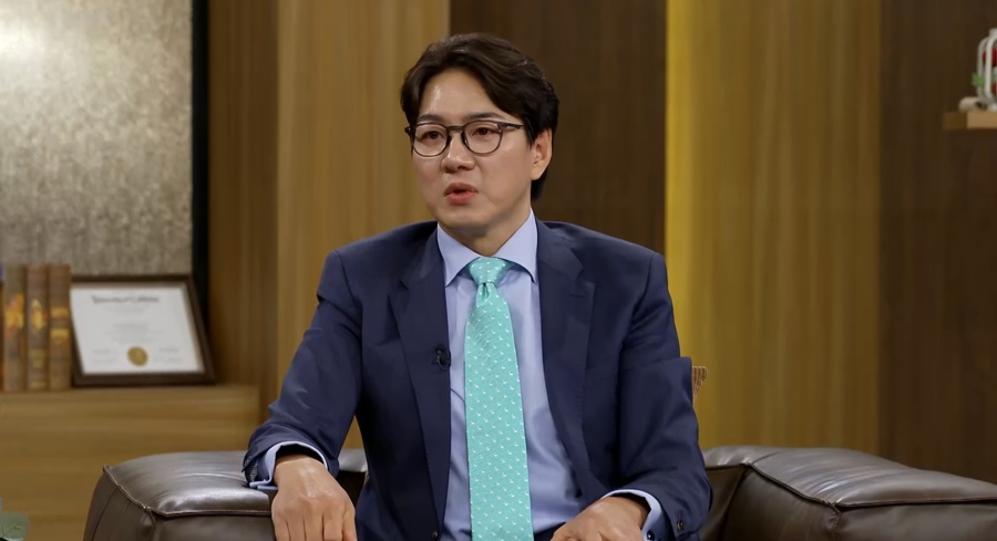 Song Il-gook Looks Just Like Great-Grandfather General Kim Jwa-jin, Warns Triplets to Behave! 2 iMBC Entertainment News Photo