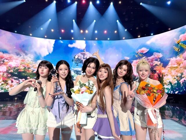 NMIXX Continues Their Winning Streak with Two Music Show Trophies! NMIXX Continues Their Winning Streak with Two Music Show Trophies!