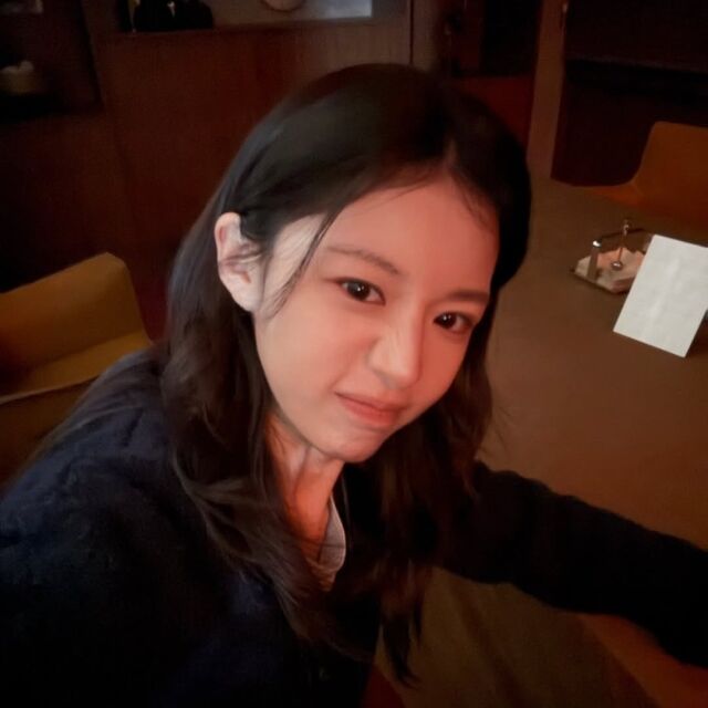 노란 수영복에 섹시한 몸매 어필하는 존예 처자