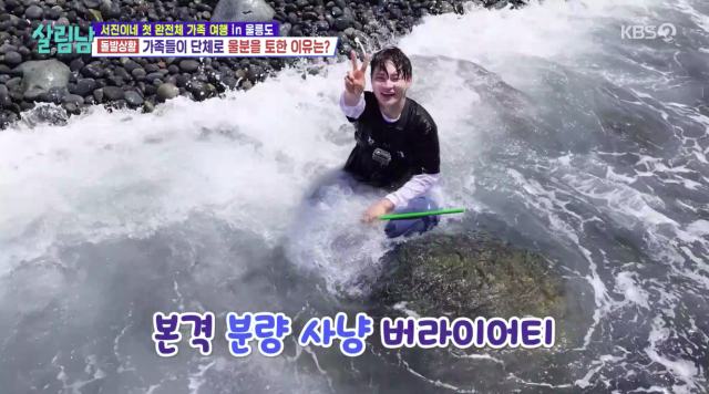노란 수영복에 섹시한 몸매 어필하는 존예 처자
