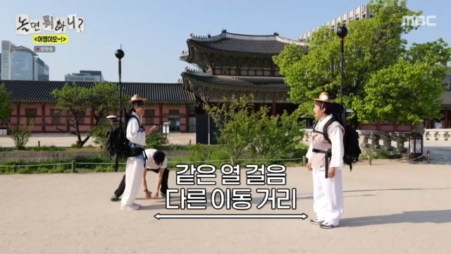 노란 수영복에 섹시한 몸매 어필하는 존예 처자