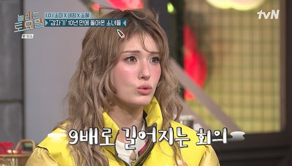 노란 수영복에 섹시한 몸매 어필하는 존예 처자