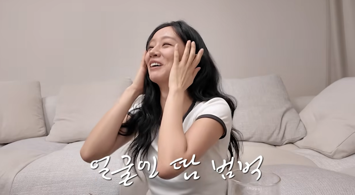 노란 수영복에 섹시한 몸매 어필하는 존예 처자