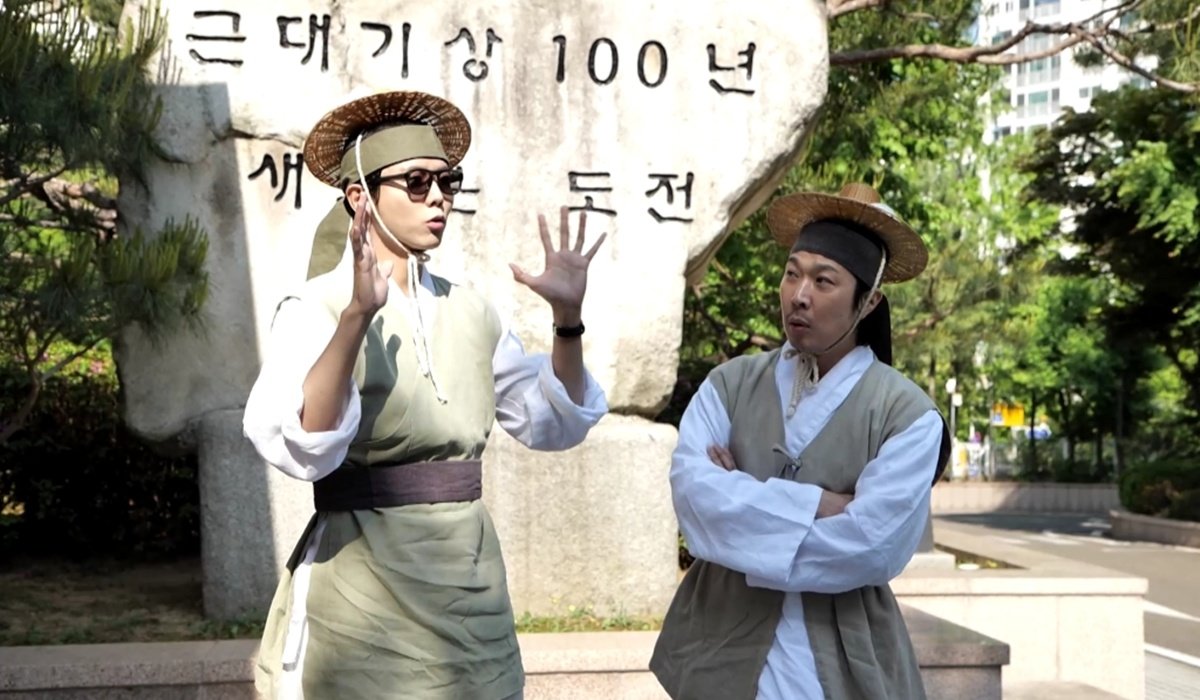 노란 수영복에 섹시한 몸매 어필하는 존예 처자