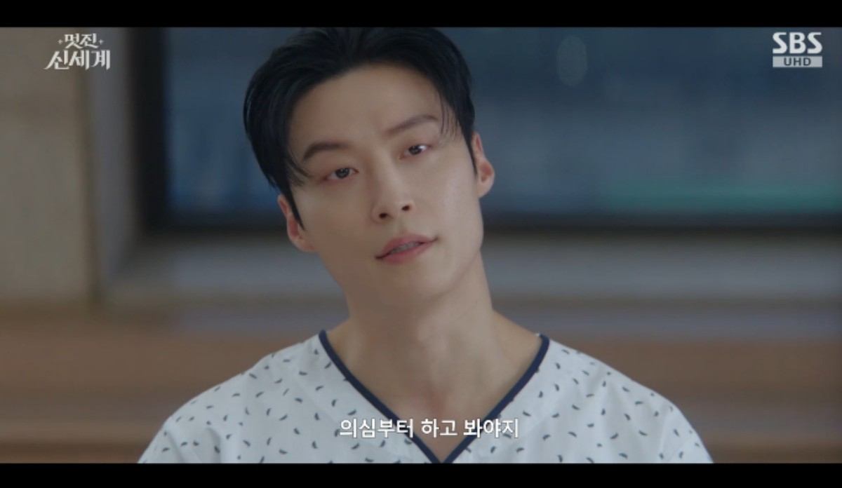노란 수영복에 섹시한 몸매 어필하는 존예 처자