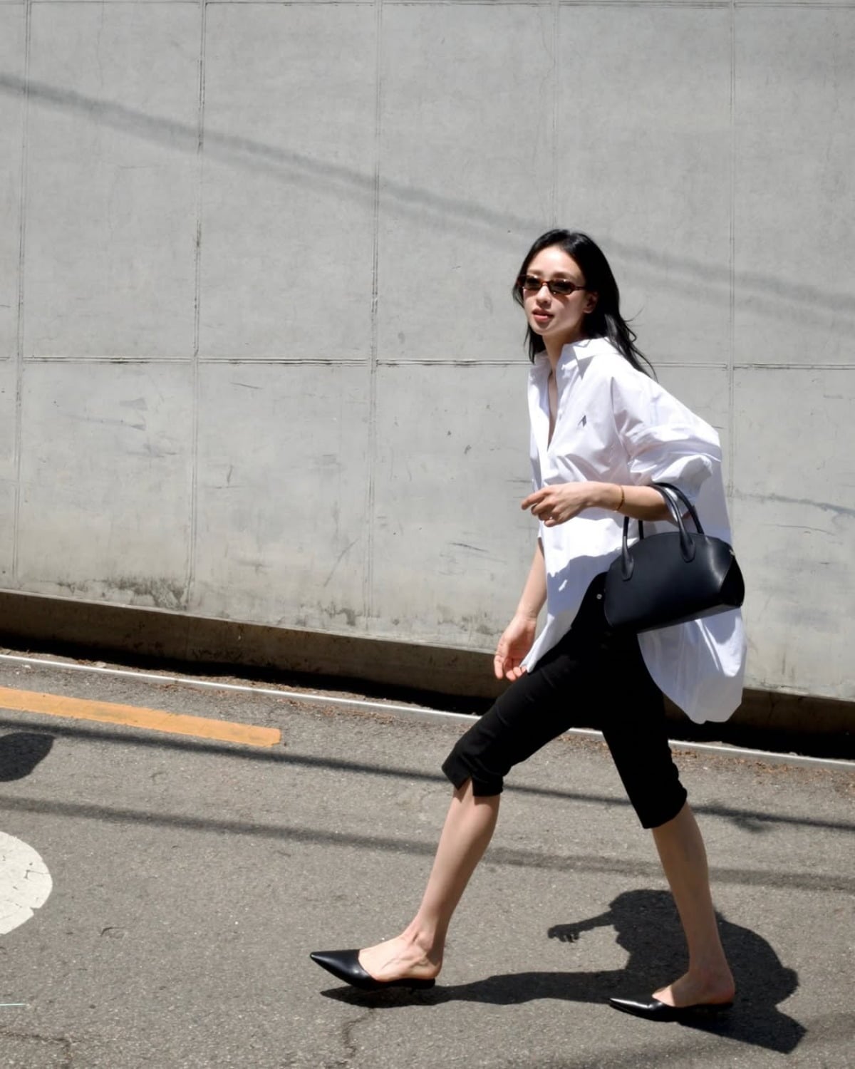 Son Yeon-jae Stuns with Chic Urban Look and Endless Legs! Son Yeon-jae Stuns with Chic Urban Look and Endless Legs!