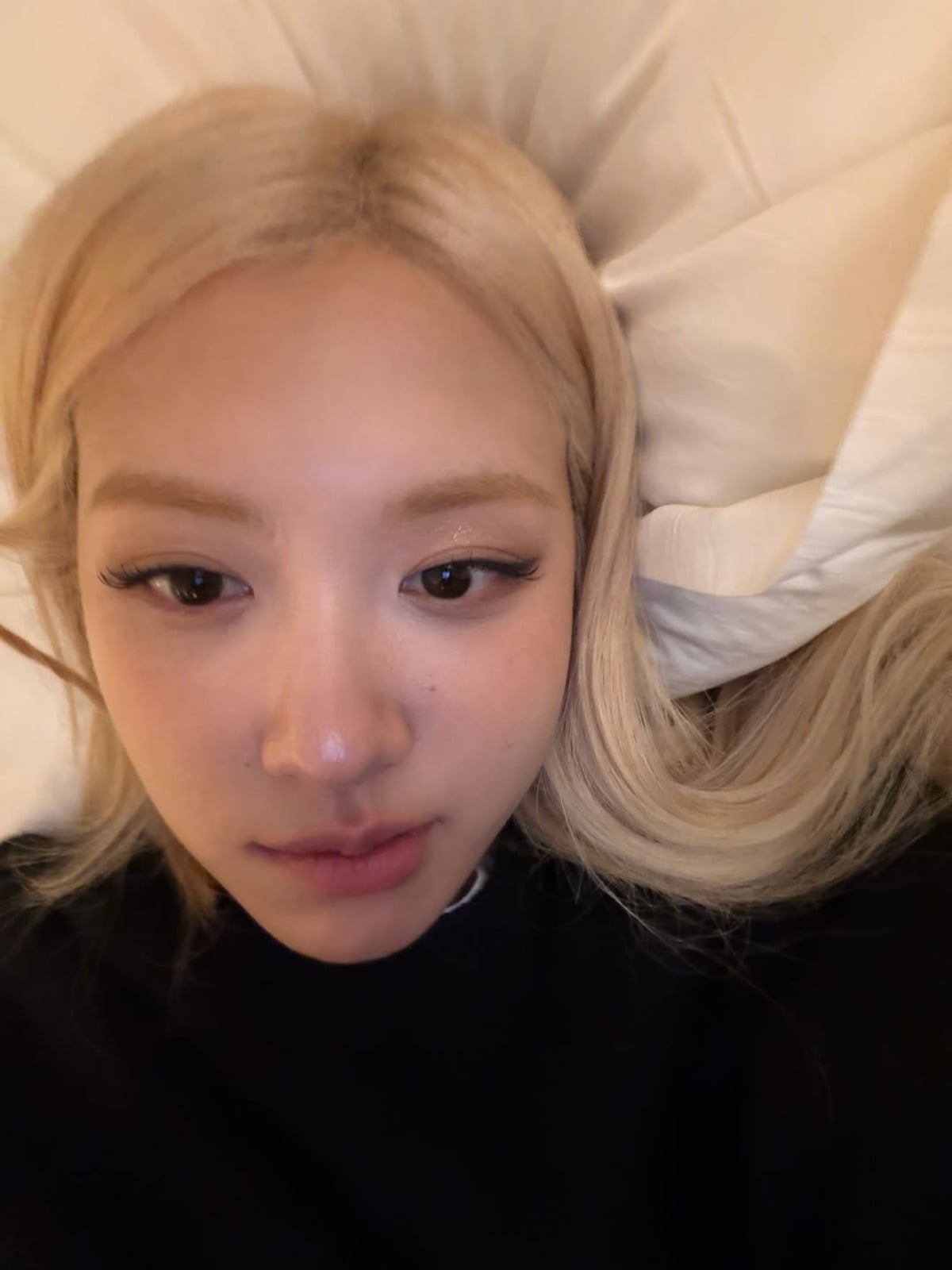 노란 수영복에 섹시한 몸매 어필하는 존예 처자