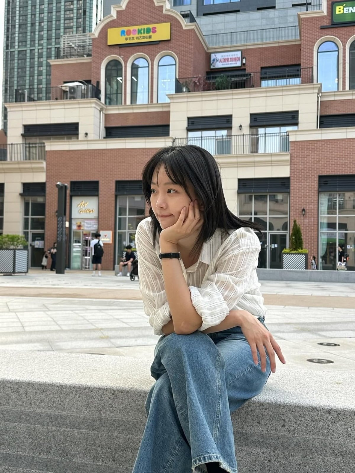 Photo = Jin Ki-joo Instagram