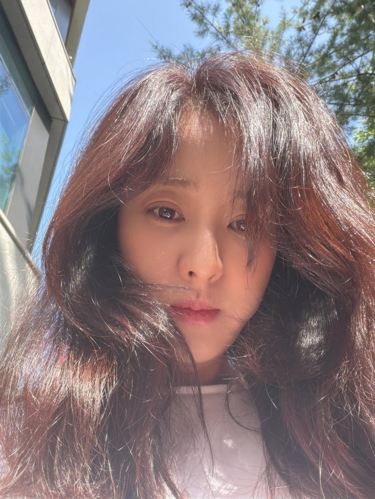 Park Eun-hye Stuns with Flawless Visuals in New Close-Up Photos! Park Eun-hye Stuns with Flawless Visuals in New Close-Up Photos!
