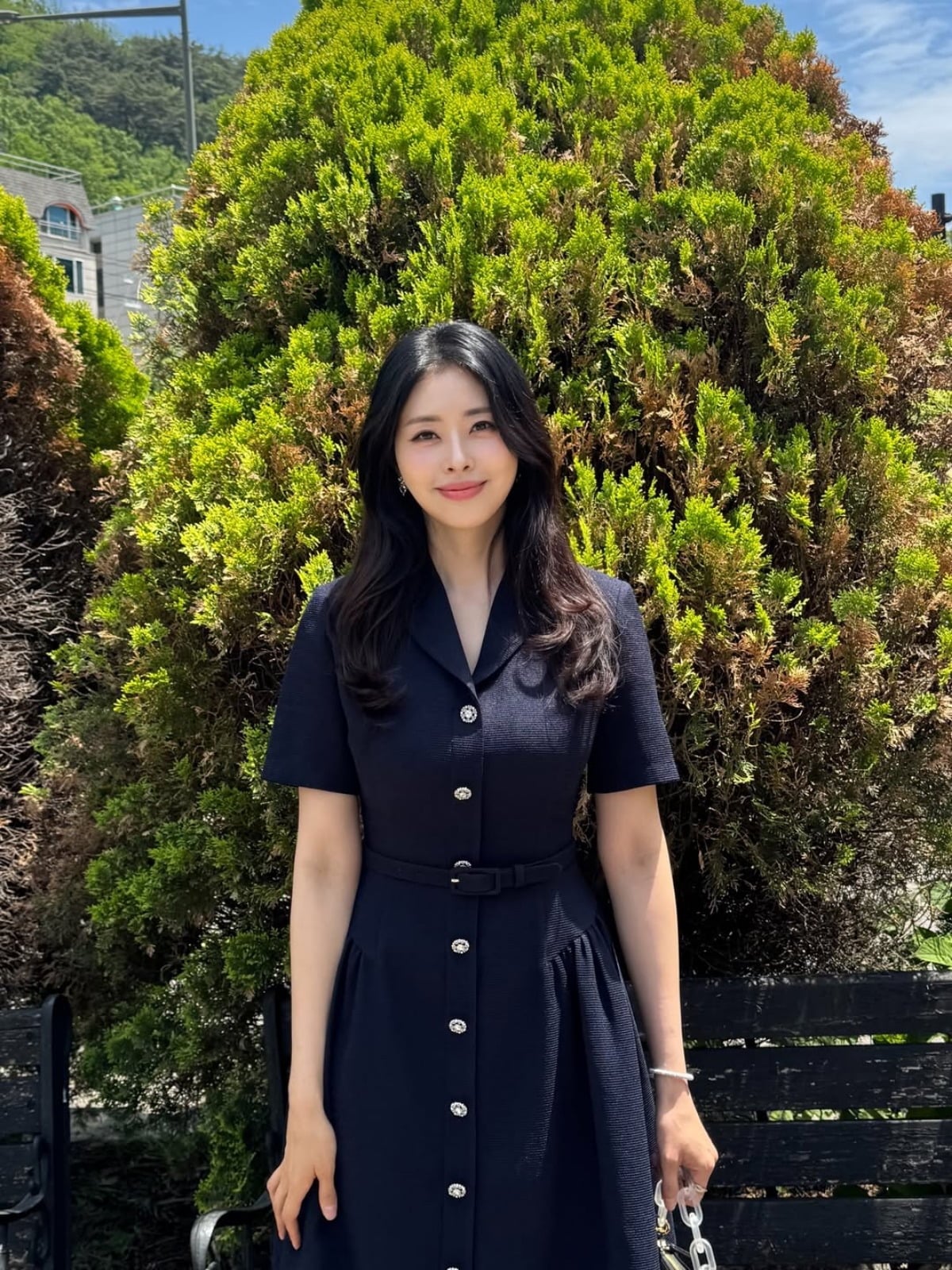 노란 수영복에 섹시한 몸매 어필하는 존예 처자