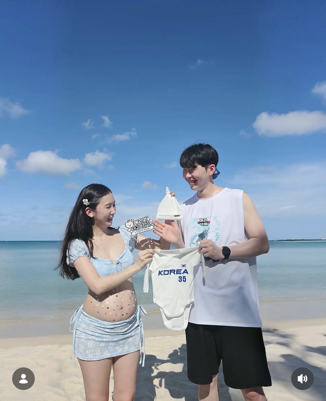 노란 수영복에 섹시한 몸매 어필하는 존예 처자