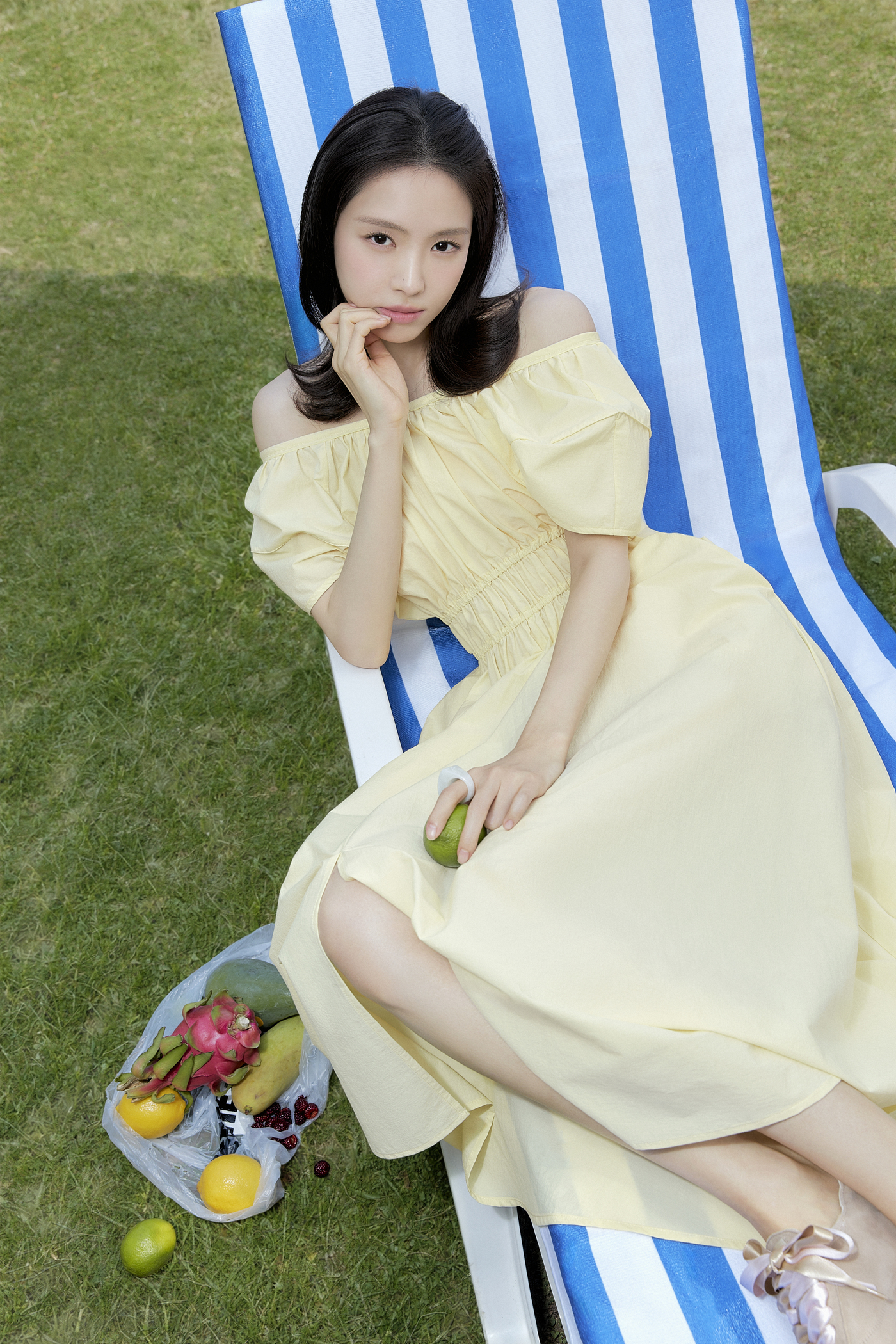 "Summer Goddess" Son Na-eun Radiates Refreshing Charm in New Summer Looks!