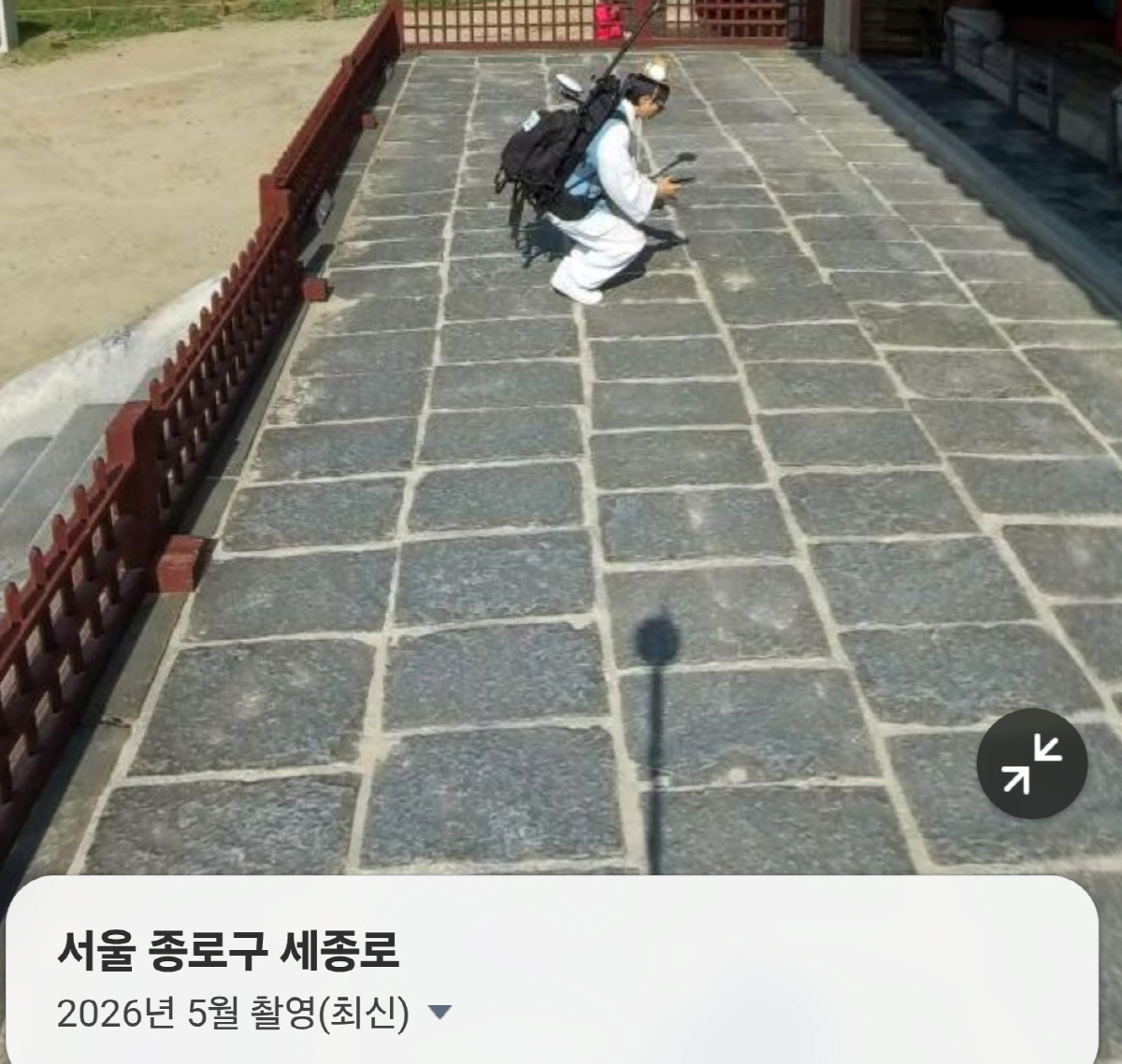 Yoo Jae Suk Actually "Frozen" in Time on N-Company's Road View! Spotted Crouching with 9kg Gear Yoo Jae Suk Actually