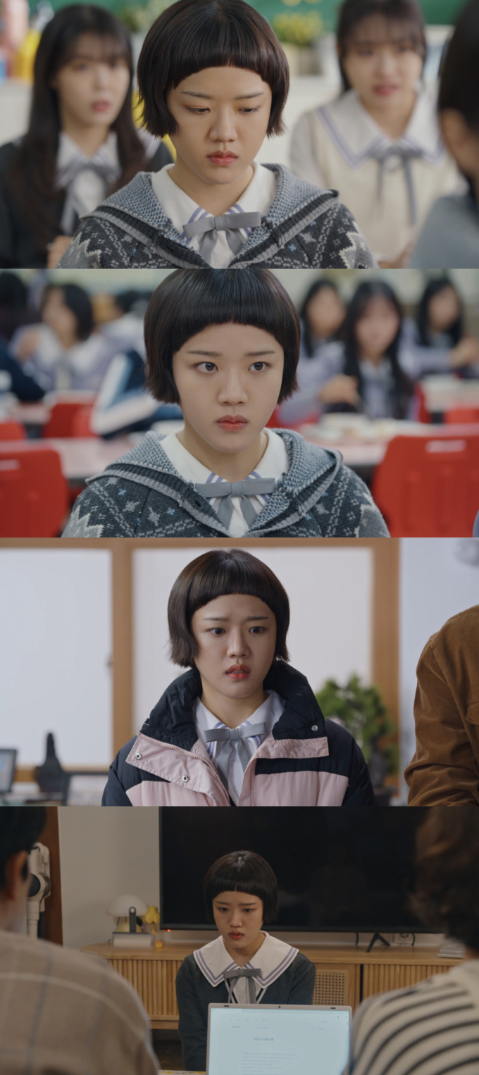 노란 수영복에 섹시한 몸매 어필하는 존예 처자
