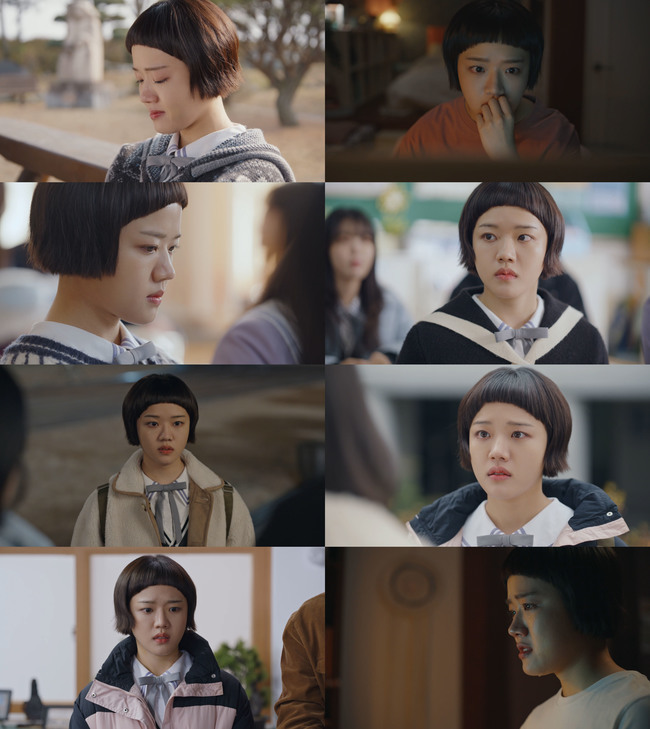 노란 수영복에 섹시한 몸매 어필하는 존예 처자