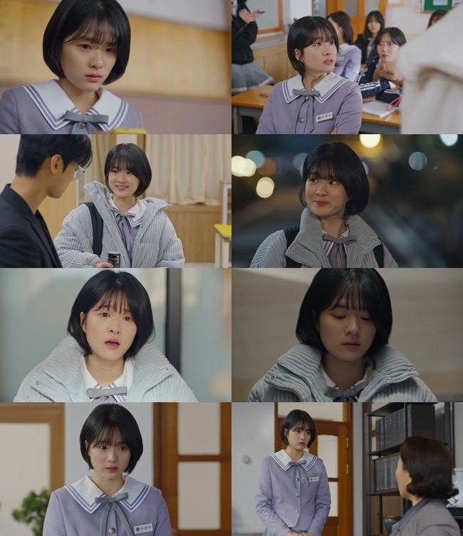 노란 수영복에 섹시한 몸매 어필하는 존예 처자