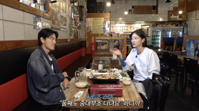 노란 수영복에 섹시한 몸매 어필하는 존예 처자