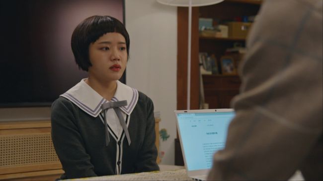 노란 수영복에 섹시한 몸매 어필하는 존예 처자