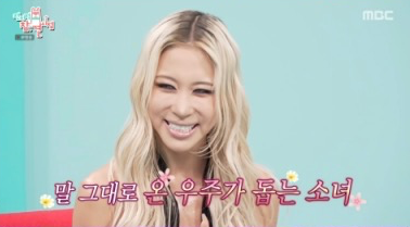 노란 수영복에 섹시한 몸매 어필하는 존예 처자