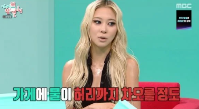 노란 수영복에 섹시한 몸매 어필하는 존예 처자