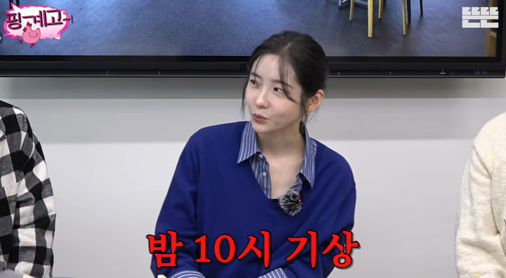 노란 수영복에 섹시한 몸매 어필하는 존예 처자