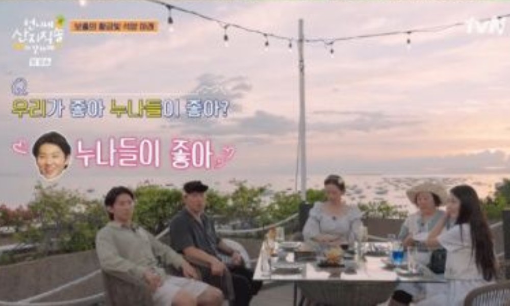 노란 수영복에 섹시한 몸매 어필하는 존예 처자