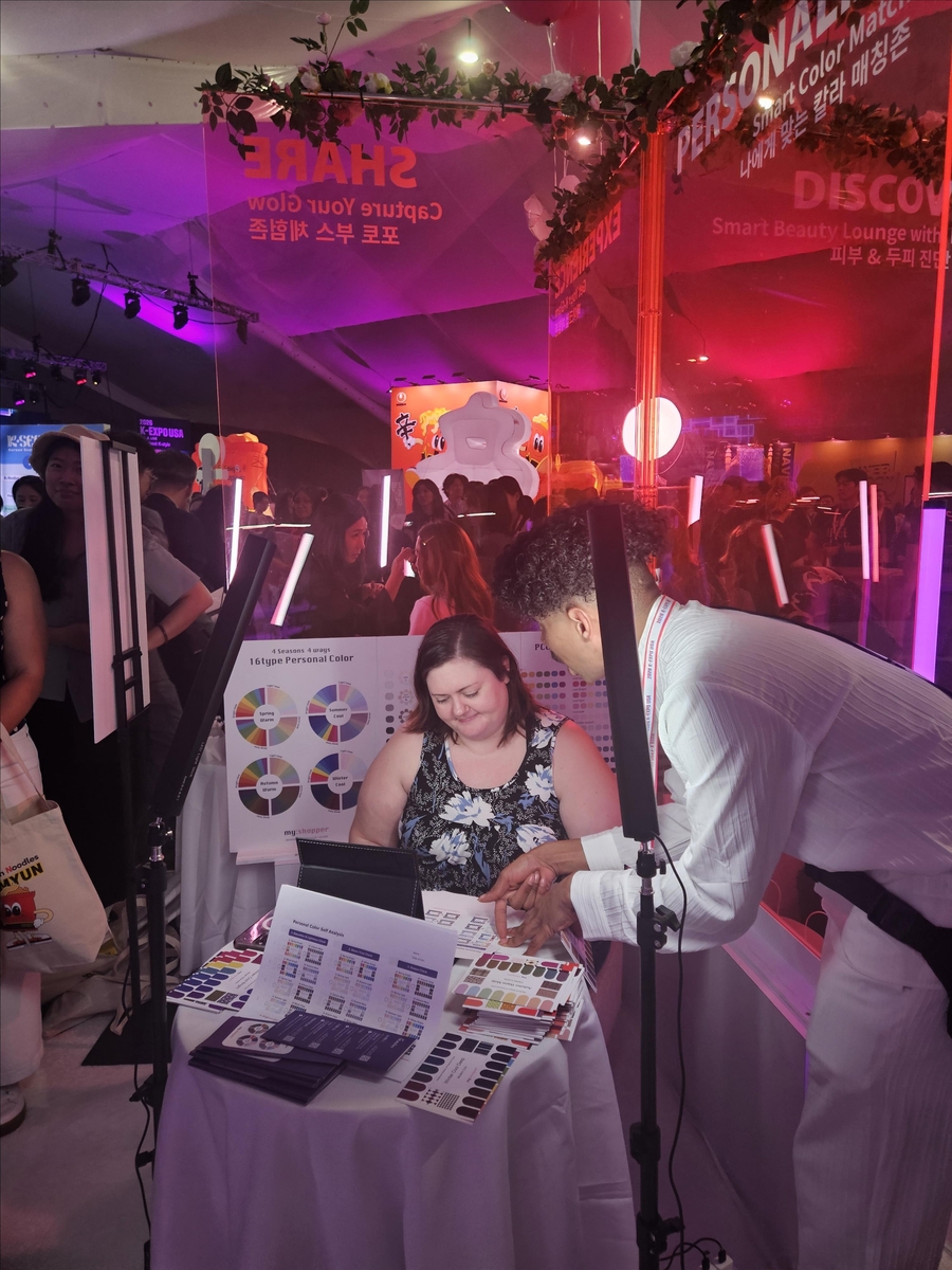 Personal color diagnosis conducted at K-Expo